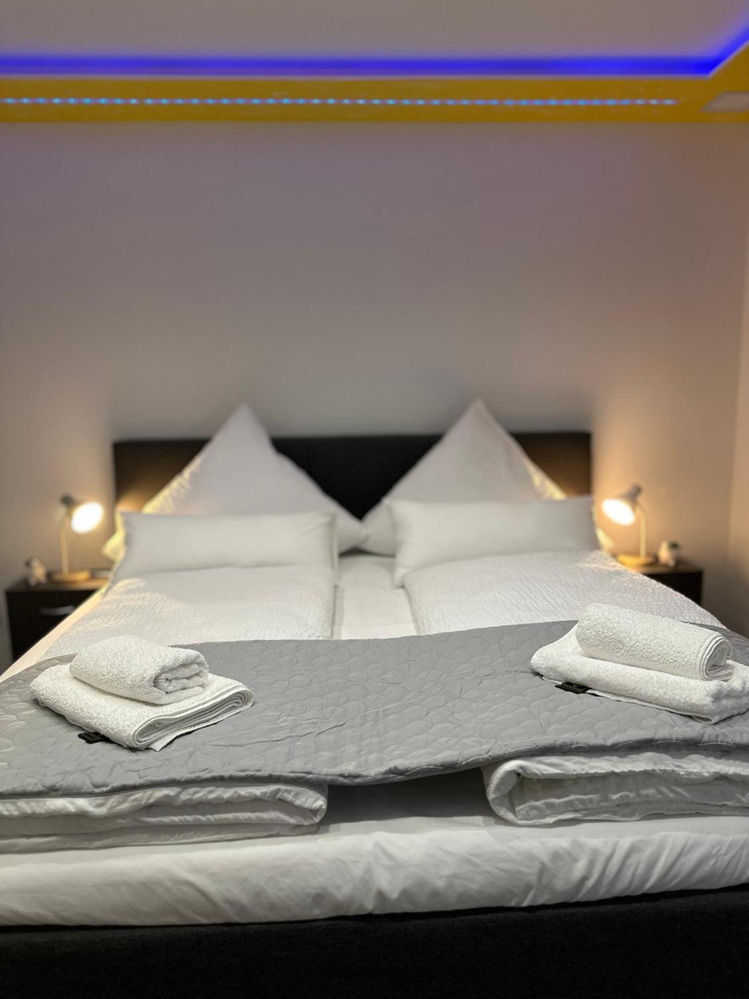 נויבורג אן דר דונאו Modern Apartments Neuburg P - Top - 2 Zimmer, Komfort, Balkon, Wi-Fi, Smart Tv, Grosse Dusche, Kueche מראה חיצוני תמונה