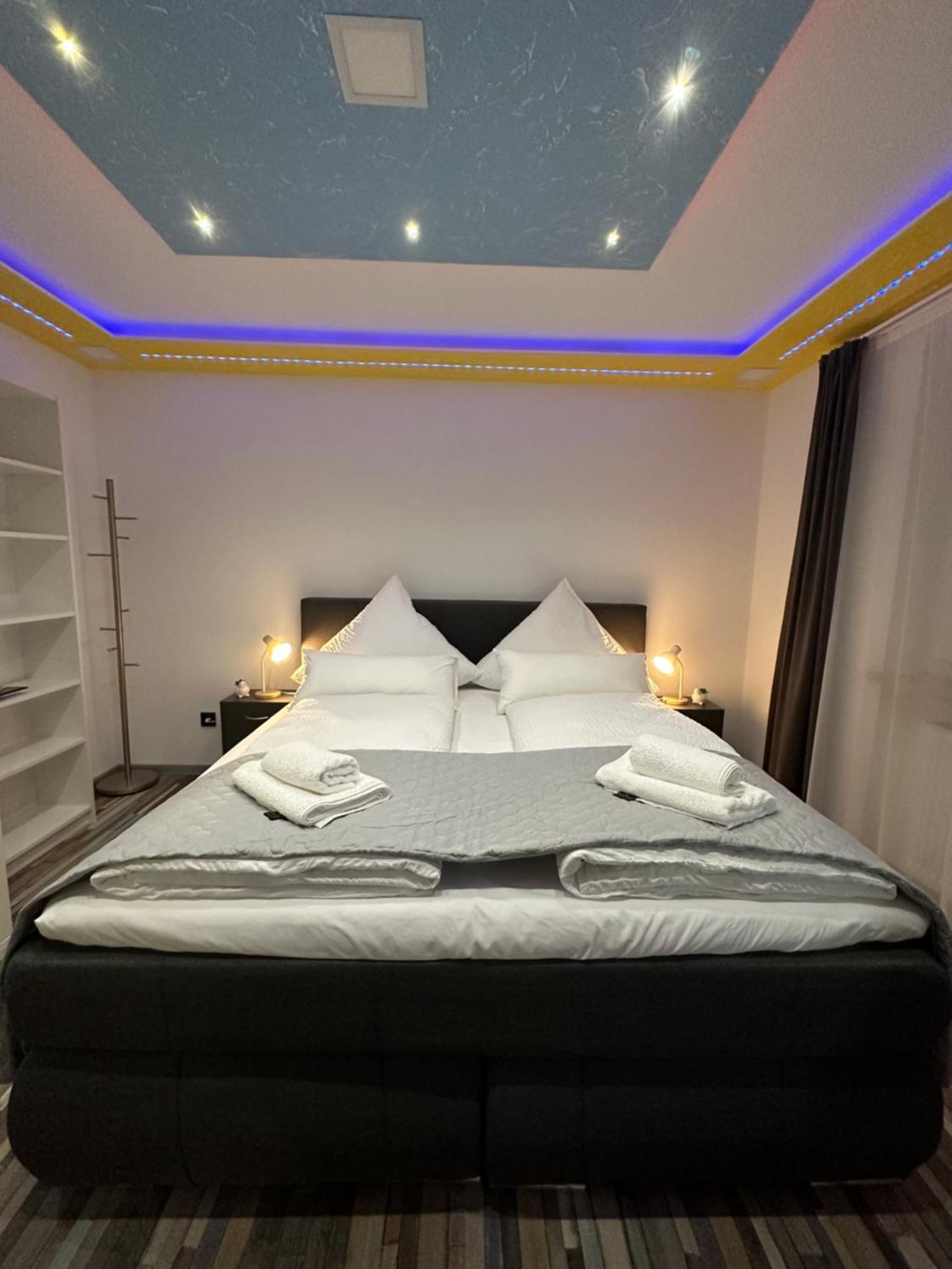 נויבורג אן דר דונאו Modern Apartments Neuburg P - Top - 2 Zimmer, Komfort, Balkon, Wi-Fi, Smart Tv, Grosse Dusche, Kueche מראה חיצוני תמונה