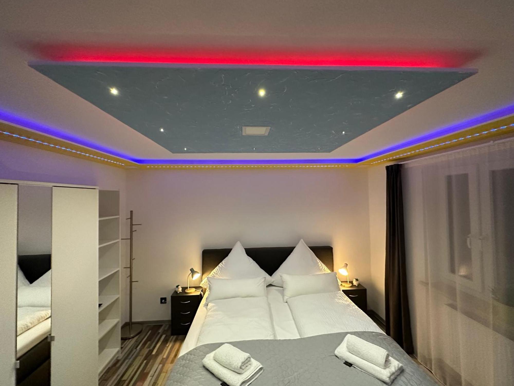 נויבורג אן דר דונאו Modern Apartments Neuburg P - Top - 2 Zimmer, Komfort, Balkon, Wi-Fi, Smart Tv, Grosse Dusche, Kueche מראה חיצוני תמונה
