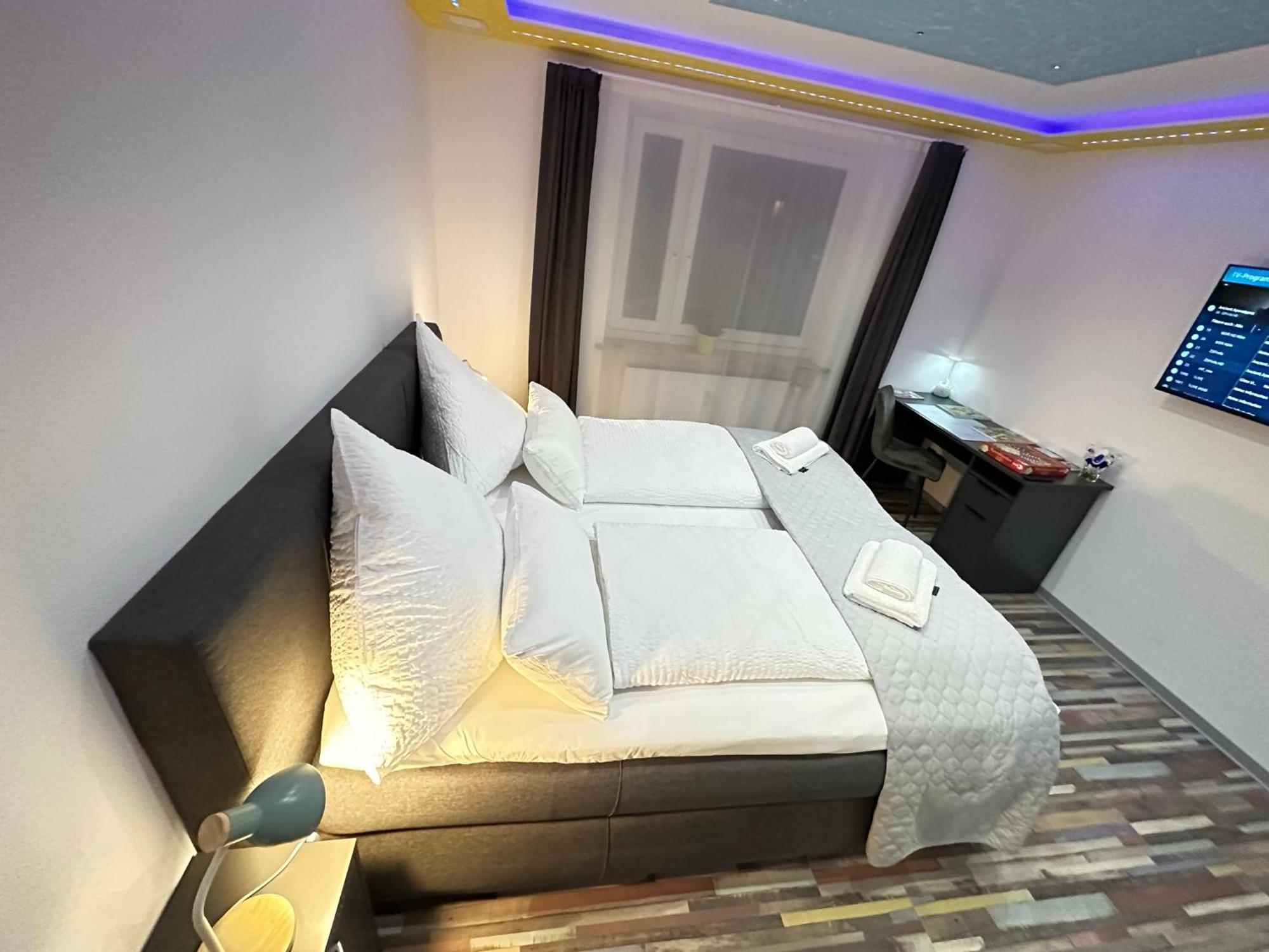 נויבורג אן דר דונאו Modern Apartments Neuburg P - Top - 2 Zimmer, Komfort, Balkon, Wi-Fi, Smart Tv, Grosse Dusche, Kueche מראה חיצוני תמונה