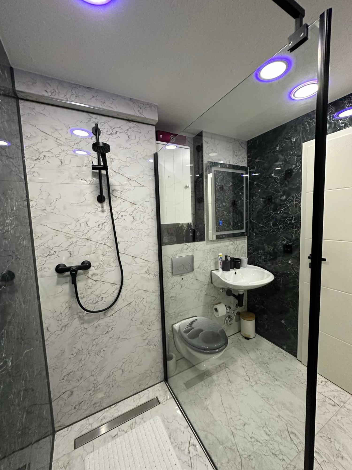 נויבורג אן דר דונאו Modern Apartments Neuburg P - Top - 2 Zimmer, Komfort, Balkon, Wi-Fi, Smart Tv, Grosse Dusche, Kueche מראה חיצוני תמונה